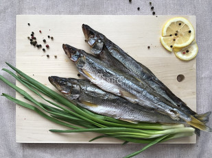 Диспенсеры для снеков: Корюшка вяленая с икрой