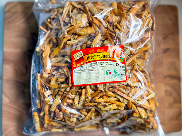 Нитка ЖАРЕНАЯ "Чеснок с зеленью" Oktobersnack 1 кг (сырный продукт) в Златоусте