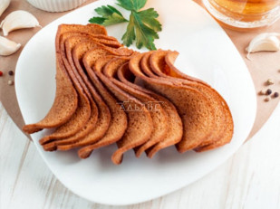 Ведро Ржаные гренки с красной икрой: Ресторанные гренки с сметаной и зеленью